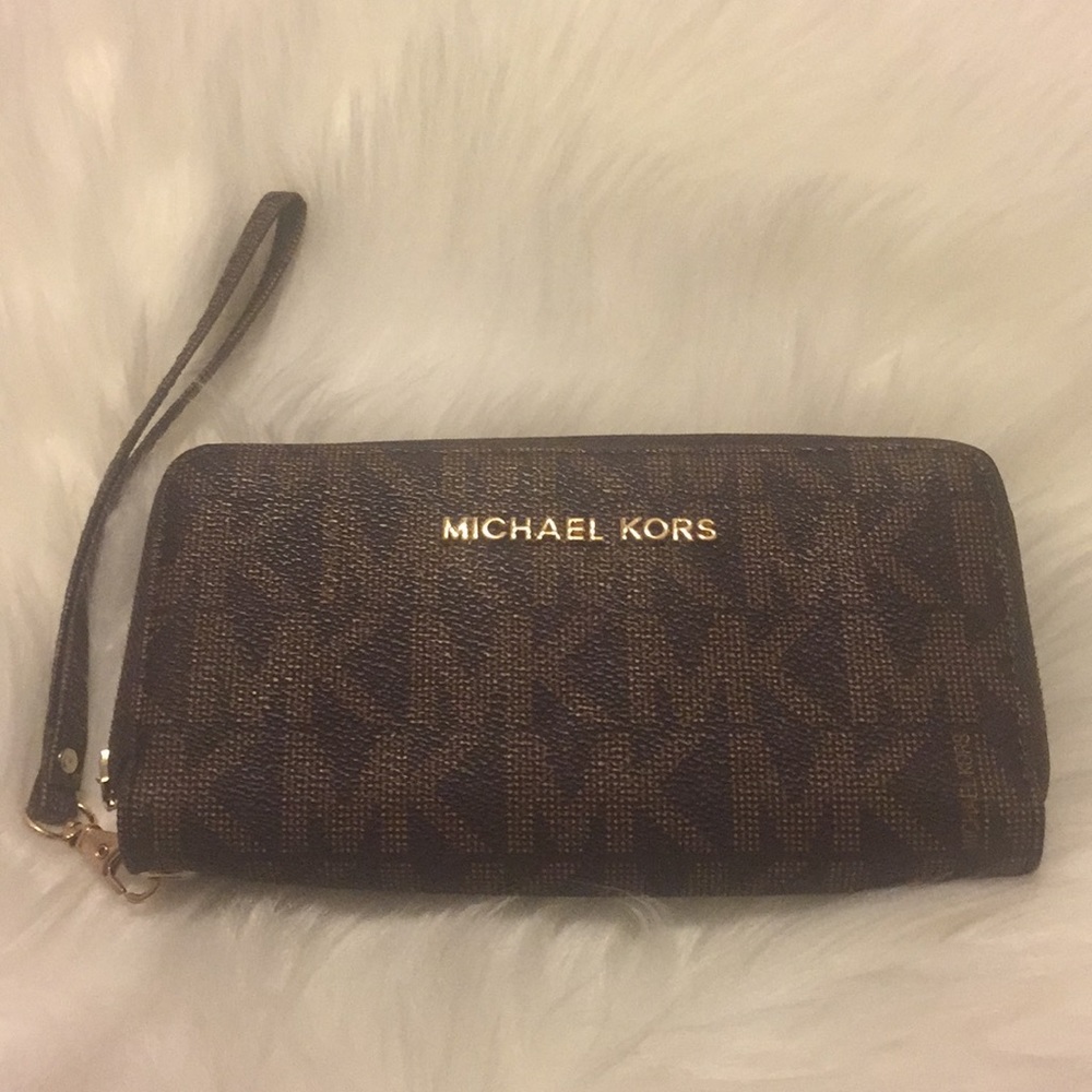 Michael Kors wristlet wallet
